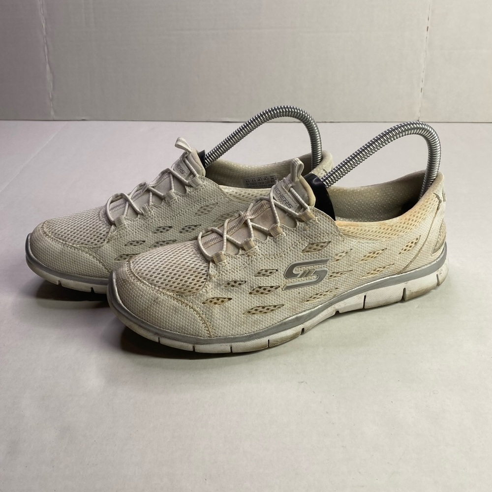 Skechers Womens Size 8.5 White Textile Slip On Walking Shoes Memory Foam